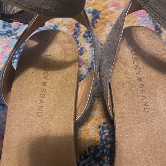 Lucky Brand woman’s wedged sandals - Picture 3 of 6